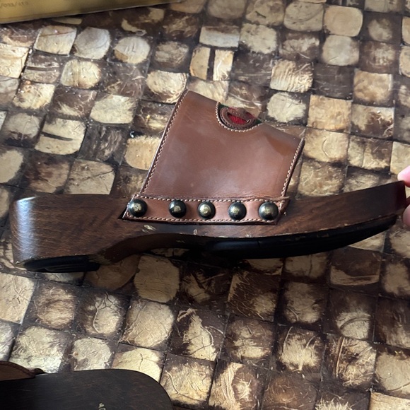 Gucci vintage 1978 Brown Leather Slide Sandals with Green and Red Accents - Picture 4 of 8